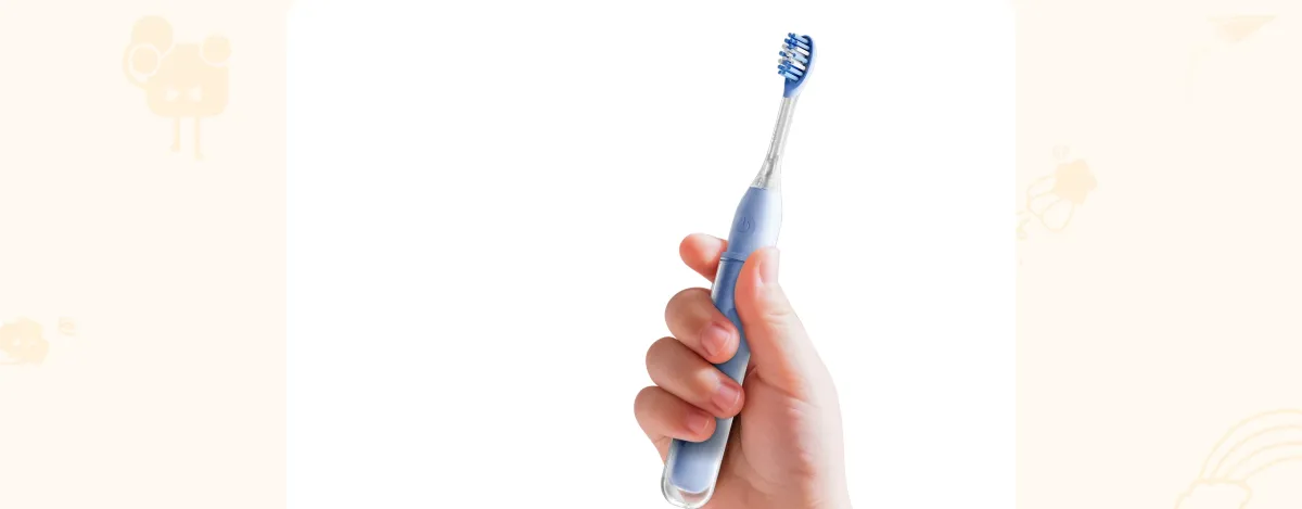 Szczoteczka elektryczna Oclean Ease Kids light blue z pokrywką 2w1 66 000 mikroruchów thumbnail 2
